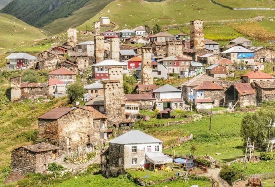 Guesthouse Lika Ushguli Bagian luar foto
